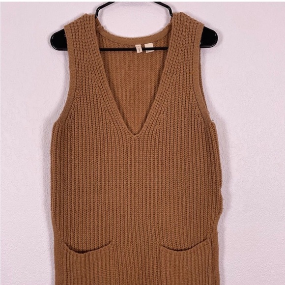 Moth | Anthropologie Tan Ribbed V Neck Sweater Vest - Picture 6 of 6